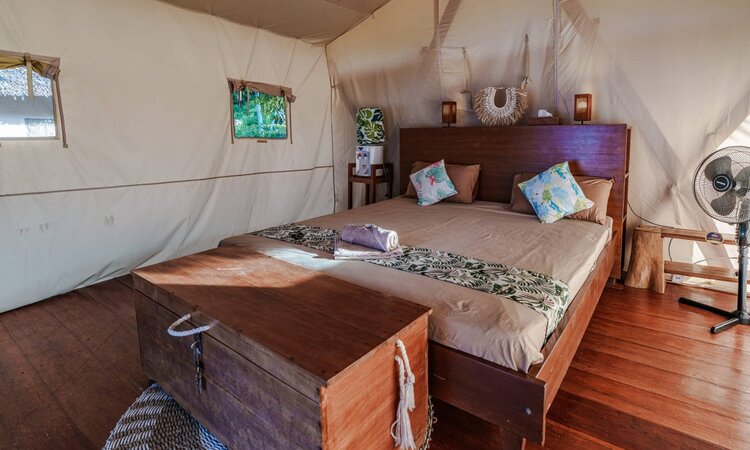 Sulawesi, Buka-Buka Island, Reconnect Resort: Glamping Hut inside