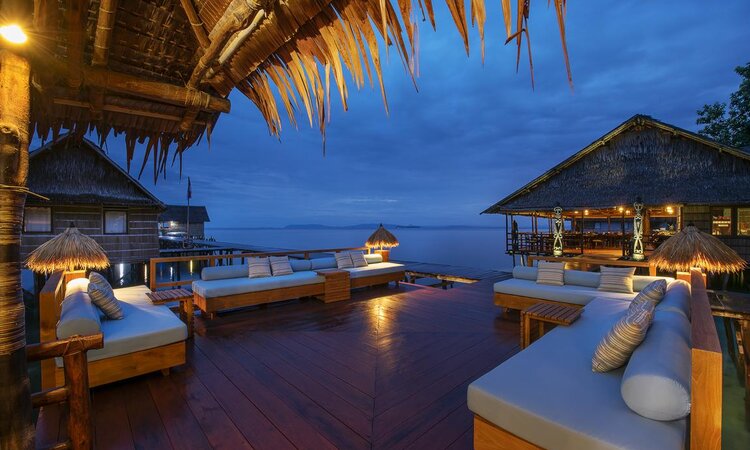 Raja Ampat, Papua Paradise Eco Resort: Sundeck at dawn