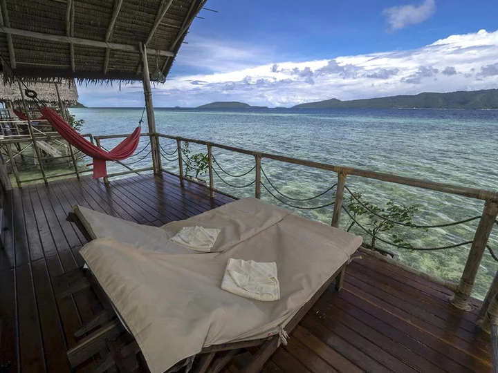 Papua Explorers Dive Resort: Bungalow terrace