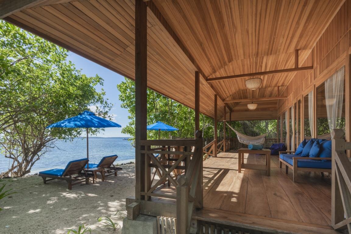 Double Bedroom Beach Villa mit Terrasse & Meerblick im Siladen Resort & Spa, Nord-Sulawesi 