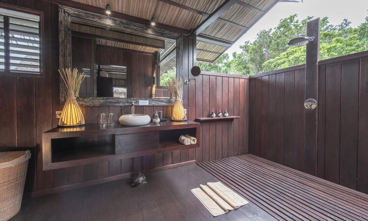 Raja Ampat, Papua Paradise Eco Resort: Deluxe Bungalow Bathroom