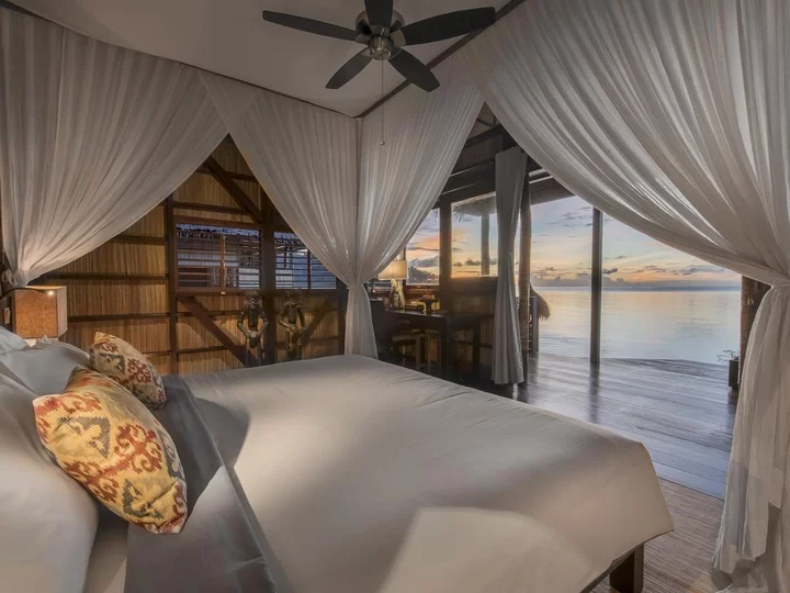 Papua Paradise Eco Resort, Raja Ampat: Deluxe Bungalow inside