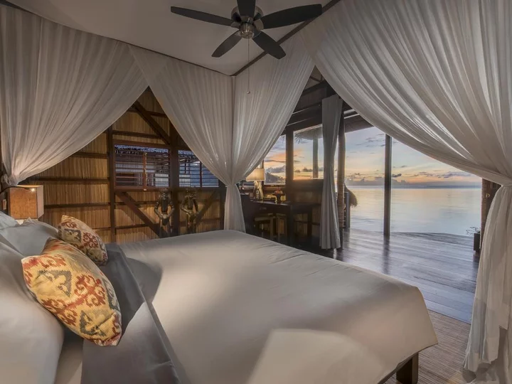 Raja Ampat, Papua Paradise Eco Resort: Deluxe Bungalow Innen