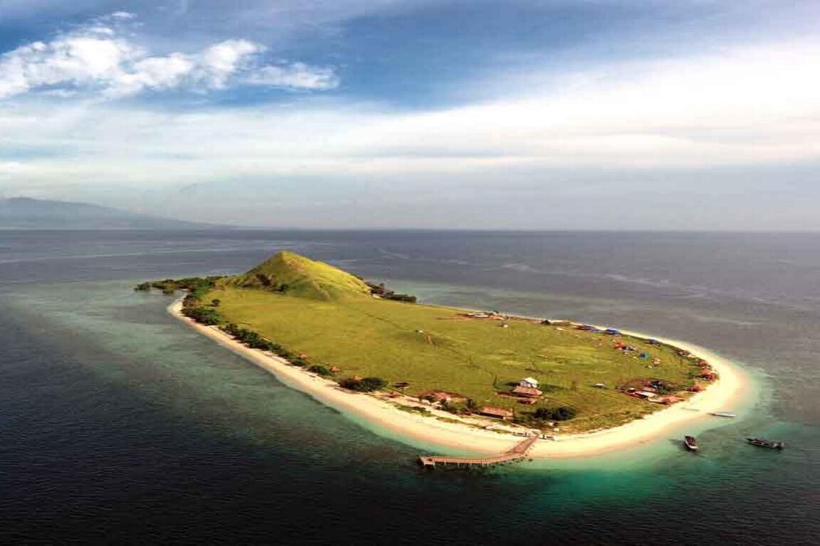 Indonesia, Lesser Sunda Island Sumbawa: View of Kenawa Island