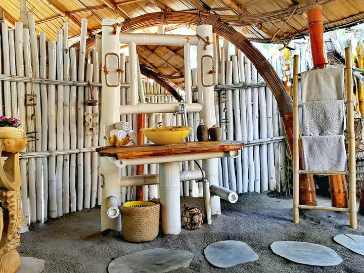 Bath in Beach Bungalow, Coconut Garden Beach Resort - Flores Island
