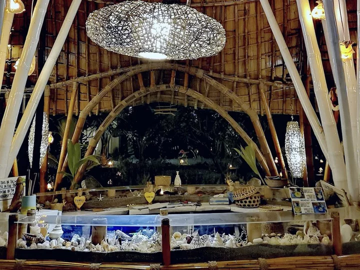 Flores Island, Coconut Garden Beach Resort: Resort Restaurant