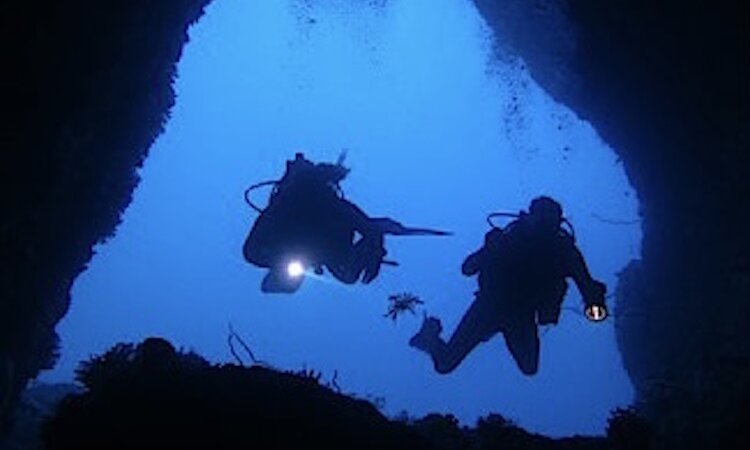  Sulawesi: Sea Souls Resort - Underwater cave
