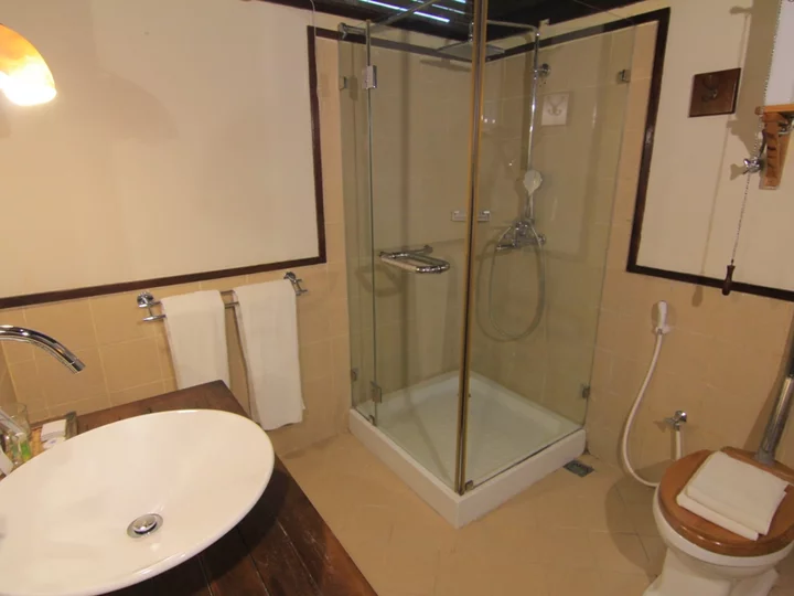 Sumbawa Island, Samawa Seaside Cottages: Two Bedroom Cottage Bathroom