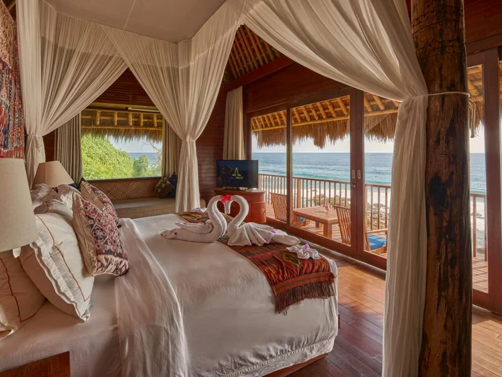  Sumba, Kleine Sunda Inseln: Lelewatu Resort, Ocean View Pool Villa, Zimmer mit Meerblick
