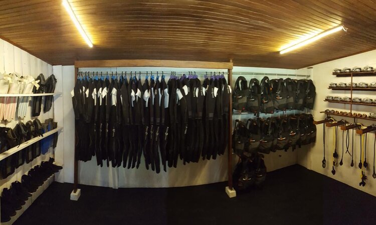  Sulawesi, Dive into Lembeh Resort: Dive equipment room