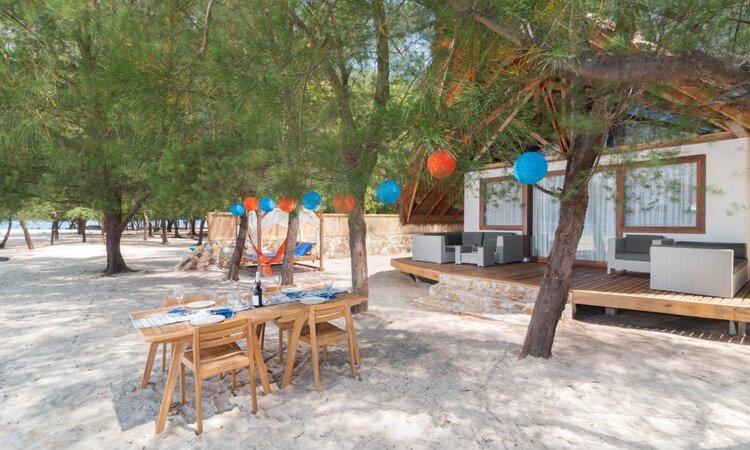Saronde Island Resort, Sulawesi: Bungalow Aussenansicht