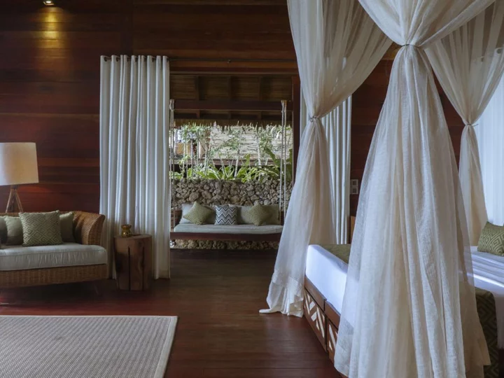 Moro Ma'Doto Resort, Morotai-Molukken: Bungalowzimmer mit Kuschelecke