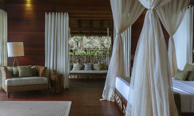 Moro Ma'Doto Resort, Morotai-Molukken: Bungalowzimmer mit Kuschelecke