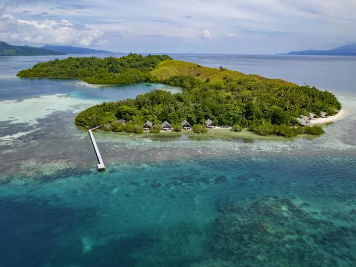 Moluccas - Halmahera: Kusu Island Resort from bird's perspective