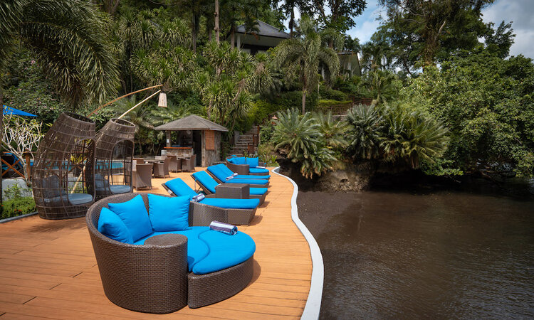 Pooldeck im Lembeh Resort, Insel Sulawesi