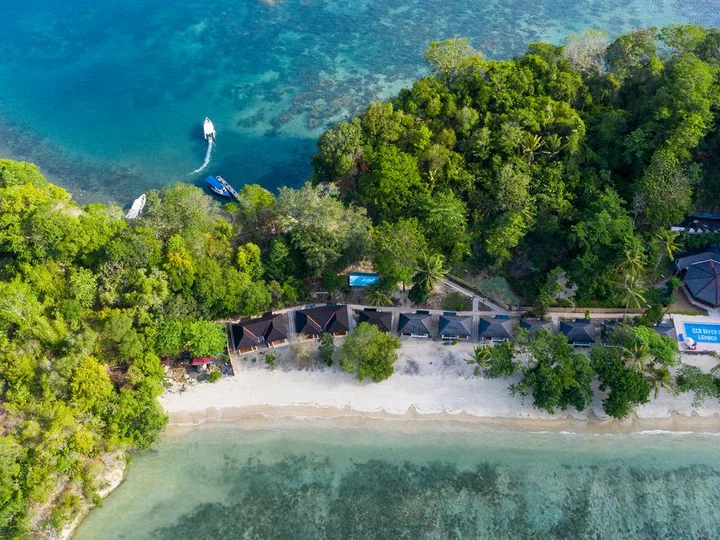  Sulawesi: White Sands Beach Resort Lembeh - Resort from bird's perspective
