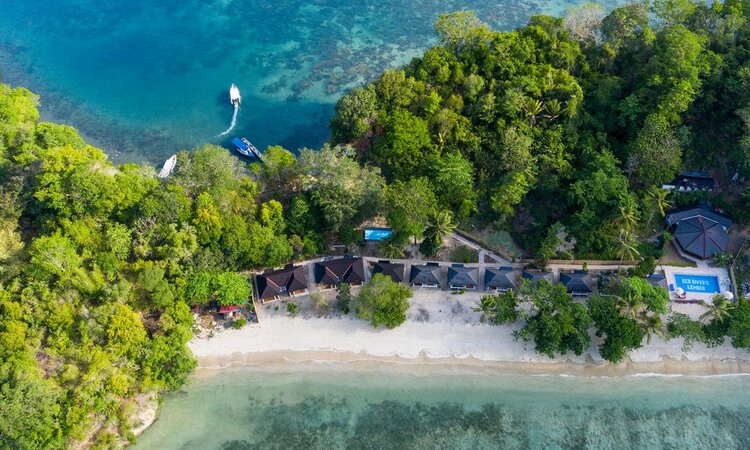  Sulawesi: White Sands Beach Resort Lembeh - Resort from bird's perspective