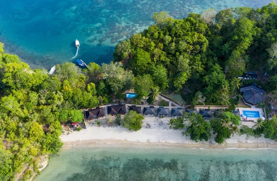 Sulawesi: White Sands Beach Resort Lembeh - Resort aus Vogelperspektive