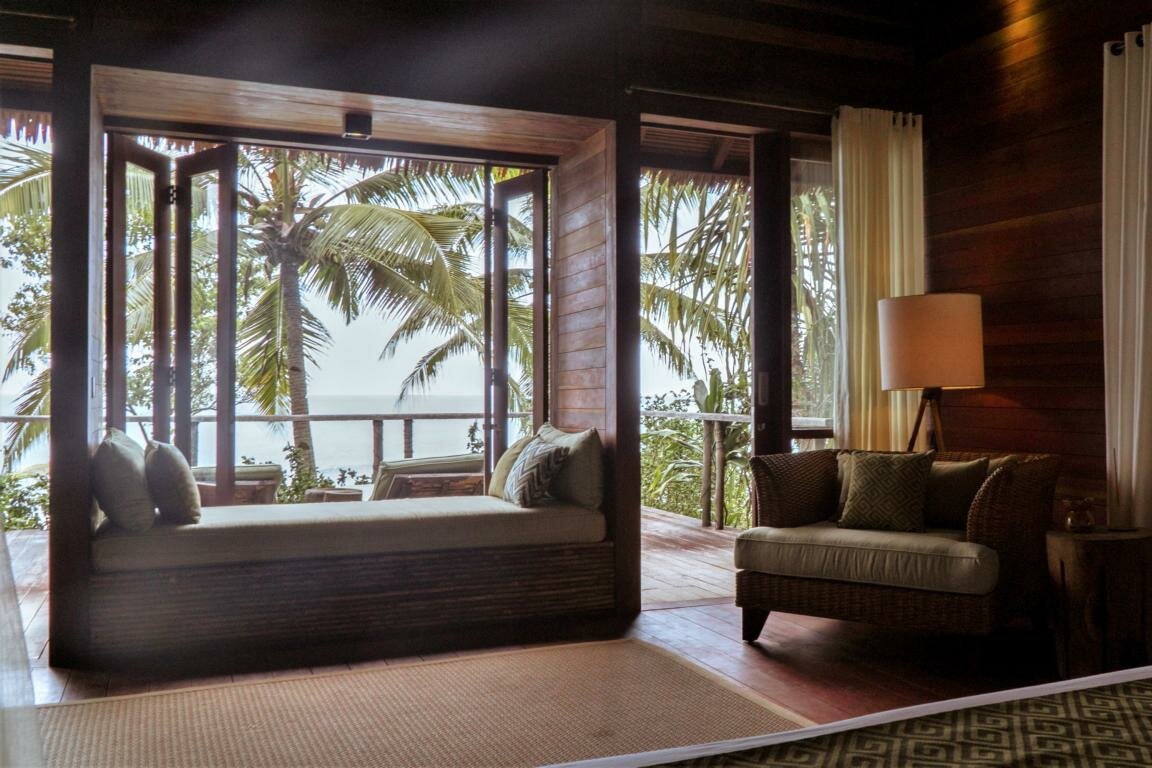 Molukken Morotai - Moro Ma'Doto Resort: Wohnbereich mit Meerblick