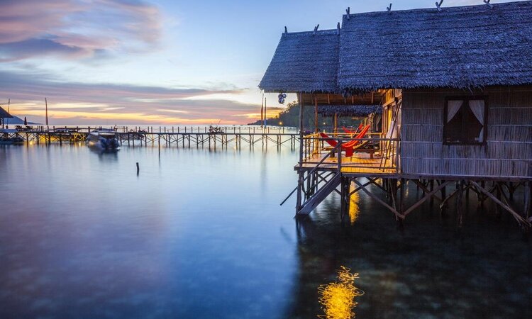 Papua Explorers Dive Resort: Wasserbungalow Außenansicht