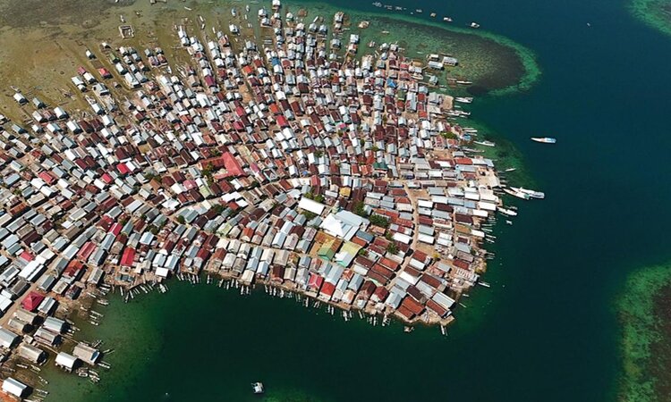 See-Nomadendorf in Sumbawa, Indonesien - Kleine Sunda Inseln