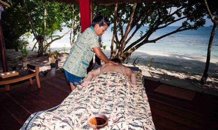 Raja Ampat Biodiversity Nature Resort: Spa with Ocean View