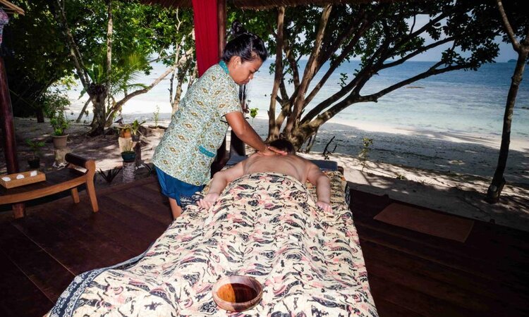 Raja Ampat Biodiversity Nature Resort: Spa with Ocean View