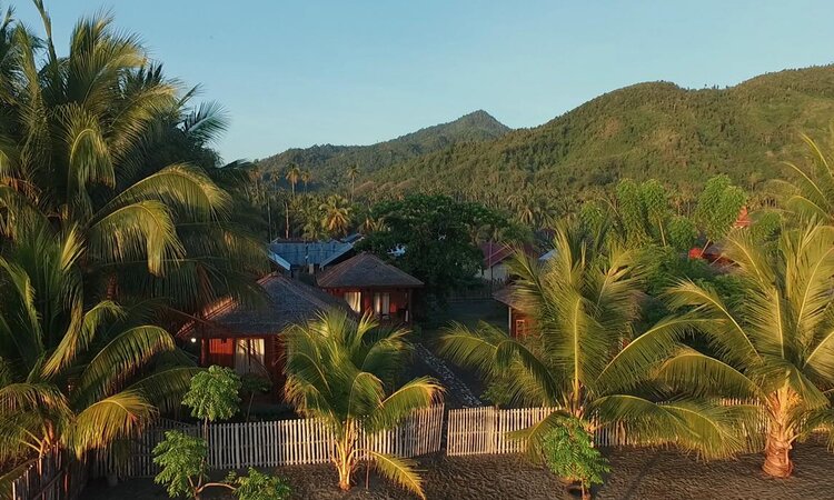  Central East Sulawesi: Tompotika Dive Lodge
