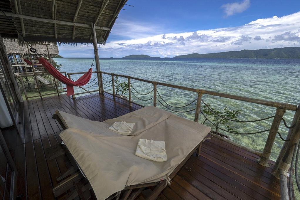 Papua Explorers Dive Resort: Bungalow terrace