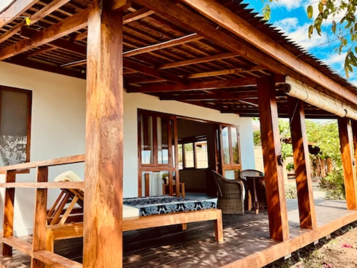 Außenansicht Deluxe Bungalow; Alor Tanapi Dive Resort
