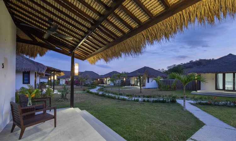 Mocean Dive Resort, Sumbawa Island: Garden View Bungalow Terrace