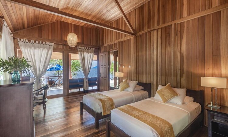 Double Bedroom Beach Villa von innen mit Meerblick: Siladen Resort & Spa