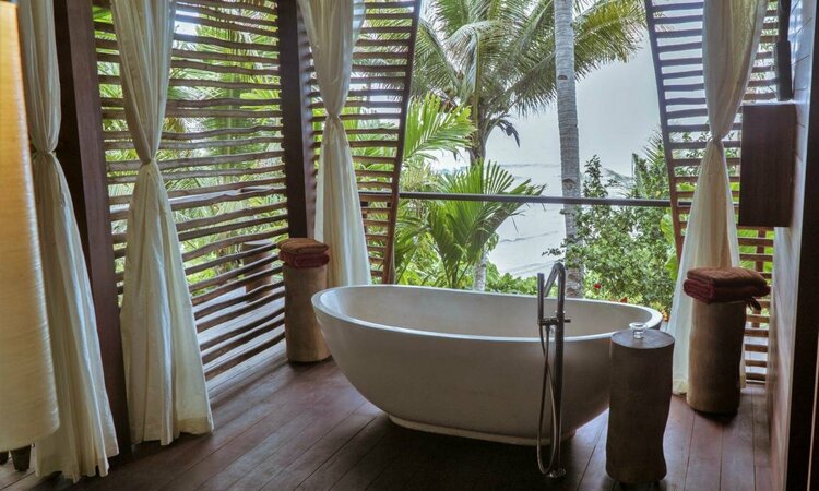  Moluccas - Morotai: Moro Ma'Doto bathroom with ocean view