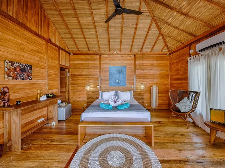 Kuda Laut Resort, Sulawesi - Siladen Island: Beach View Cottage - Innenansicht