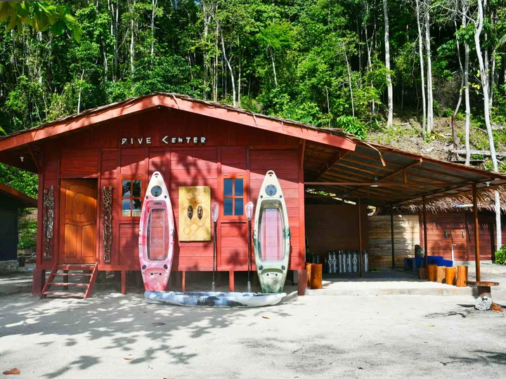  Cove Eco Resort Dive Center, Yeben Island