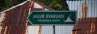 Ost-Indonesien - Molukken: Schild mit Sicherheitshinweis