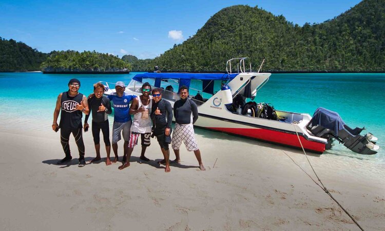 Cove Eco Resort Tauch Crew, Insel Yeben