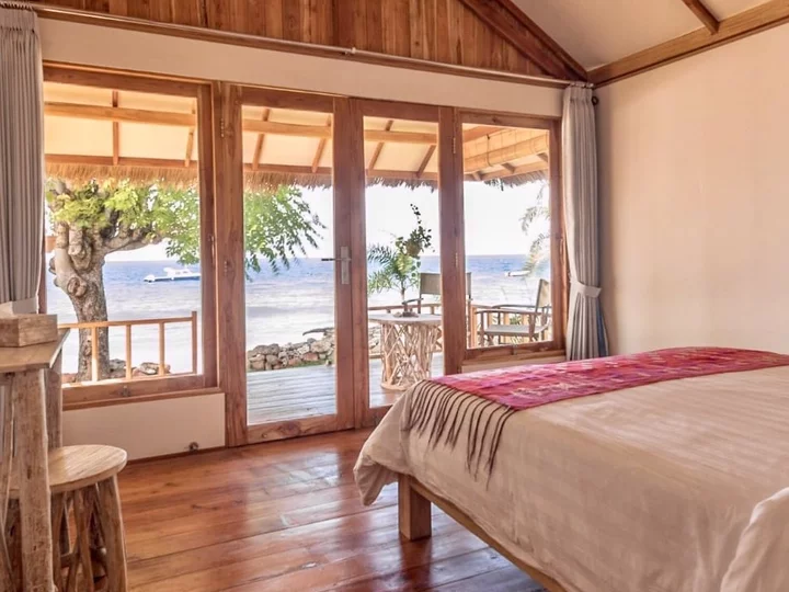 Beach Bungalow Doppelzimmer mit Meerblick, Kalimaya Dive Resort, Insel Sumbawa/ Komodo Nationalpark