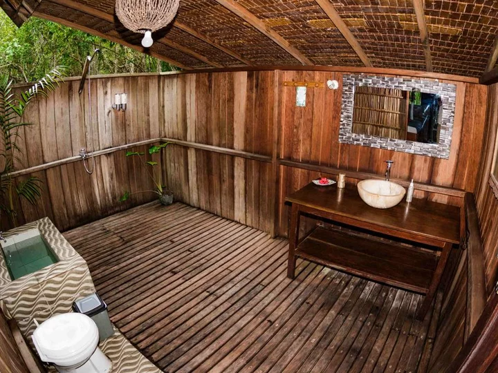  Raja Ampat Biodiversity Nature Resort: Superior Bungalow Bathroom
