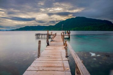 Sulawesi, Labengki island: People at pier