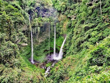 Sulawesi: Waterfall near Tomohon