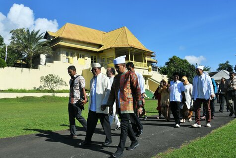 Molukken I Moluccas - Ternate Legu Gam Festival: Prozession der Sultanatsvertreter I Procession of the Sultanate representatives