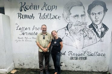 ndonesia, Ternate: Wallace mural in memory of his 'Letter from Ternate' with William Wallace 