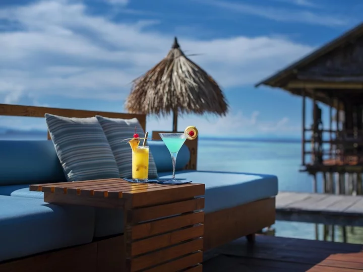 Raja Ampat: Cocktails on sundeck in Papua Paradise Eco Resort