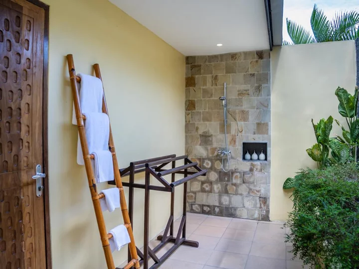  Hillside Luxury Cottage Bathroom, Sulawesi Lembeh Resort
