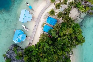 Sulawesi, Labengki island: Houses on stilts