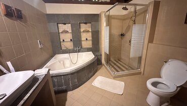 Indonesia, Sumbawa: Semawa Seaside Cottages bathroom