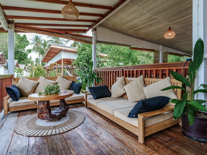 Reconnect Resort, Togean Islands Marine Park: Cozy Lounge Area