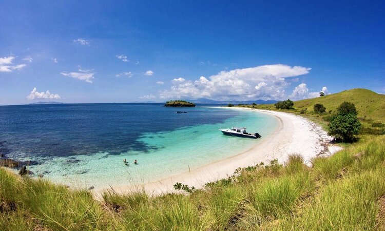  Kalimaya Dive Resort, East Sumbawa, Komodo National Park: Bay near Resort