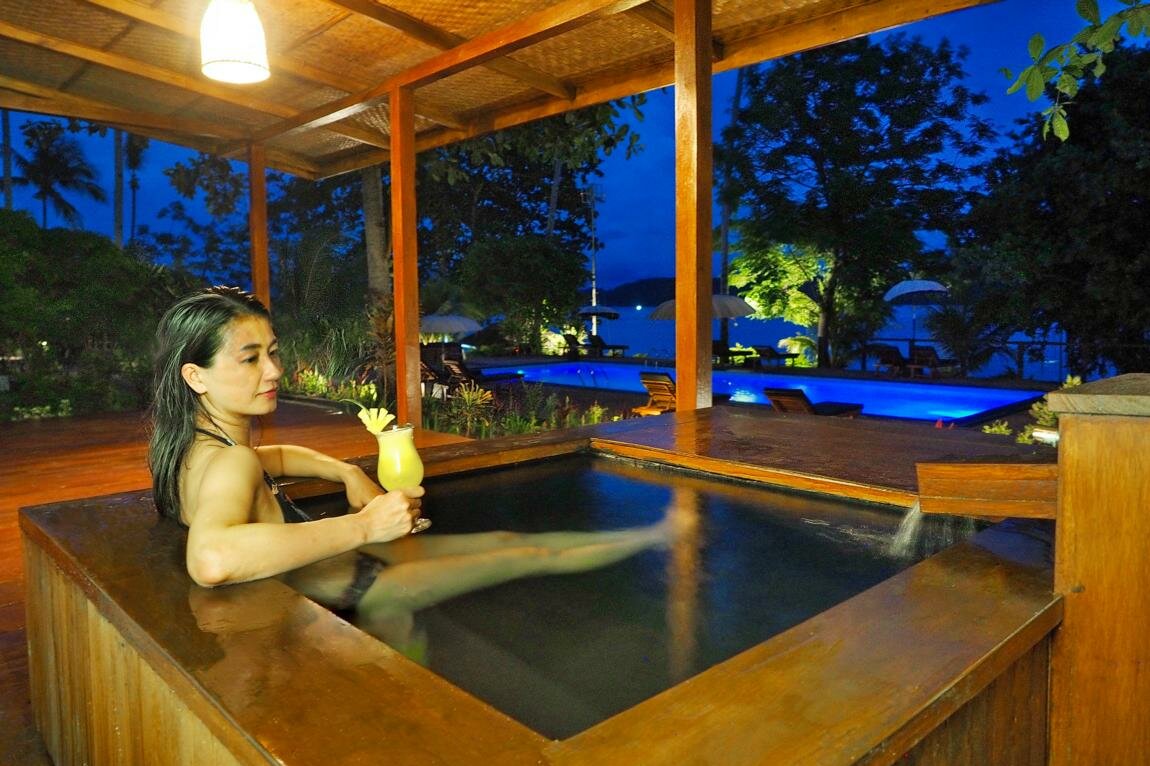 Dive into Lembeh Resort, Sulawesi: Onsen-japanisches Whirpool